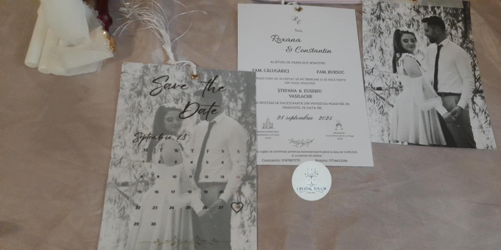 Invitație de nuntă cu fotografie, calendar Save the Date și ciucure decorativ