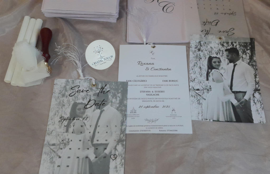 Invitație de nuntă cu fotografie, calendar Save the Date și ciucure decorativ