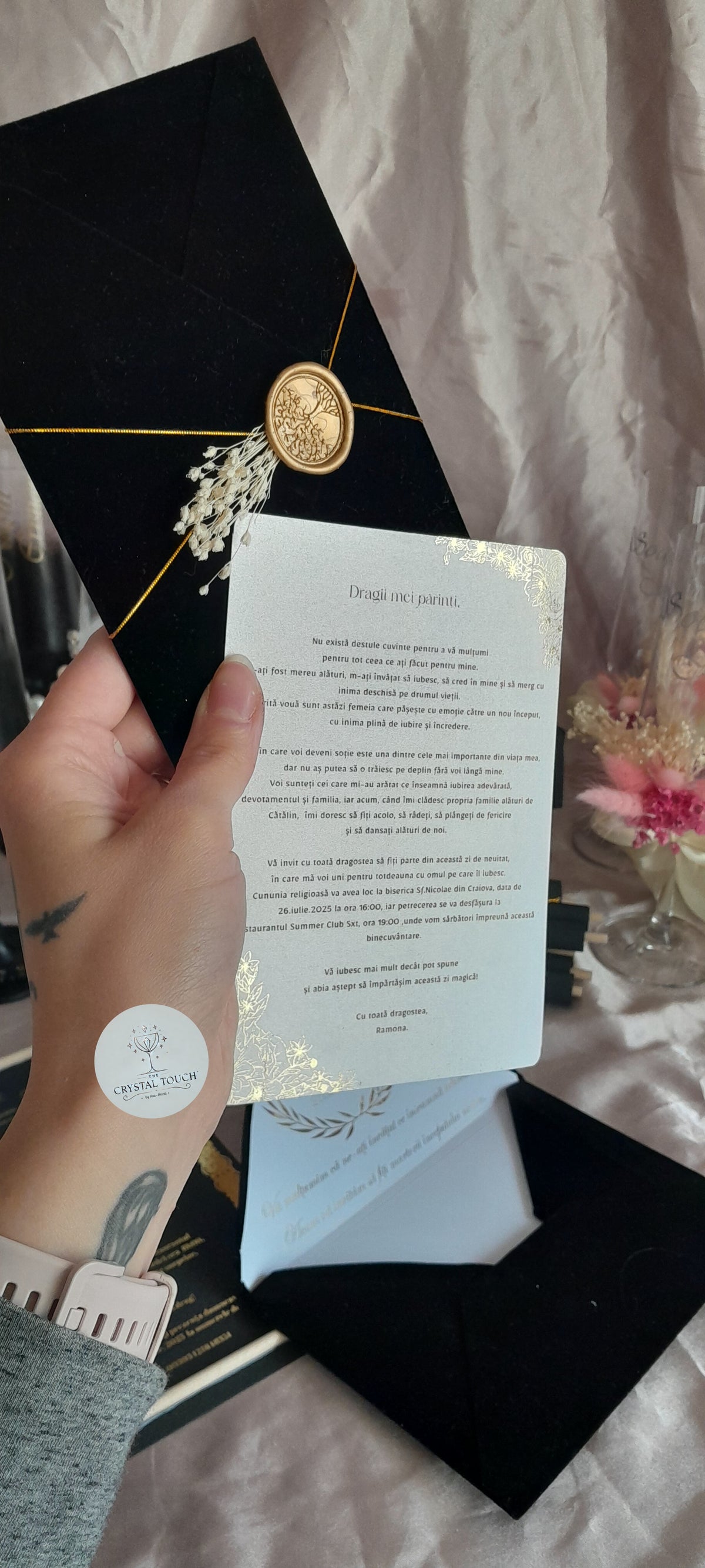 Invitație specială pentru nași, părinți sau rude apropiate, cu plic negru și sigiliu