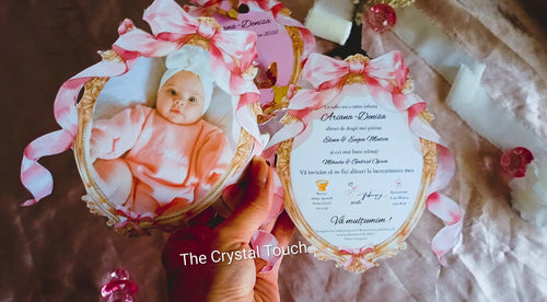 Invitație de botez personalizată cu fotografie, fundițe roz și fluturi aurii
