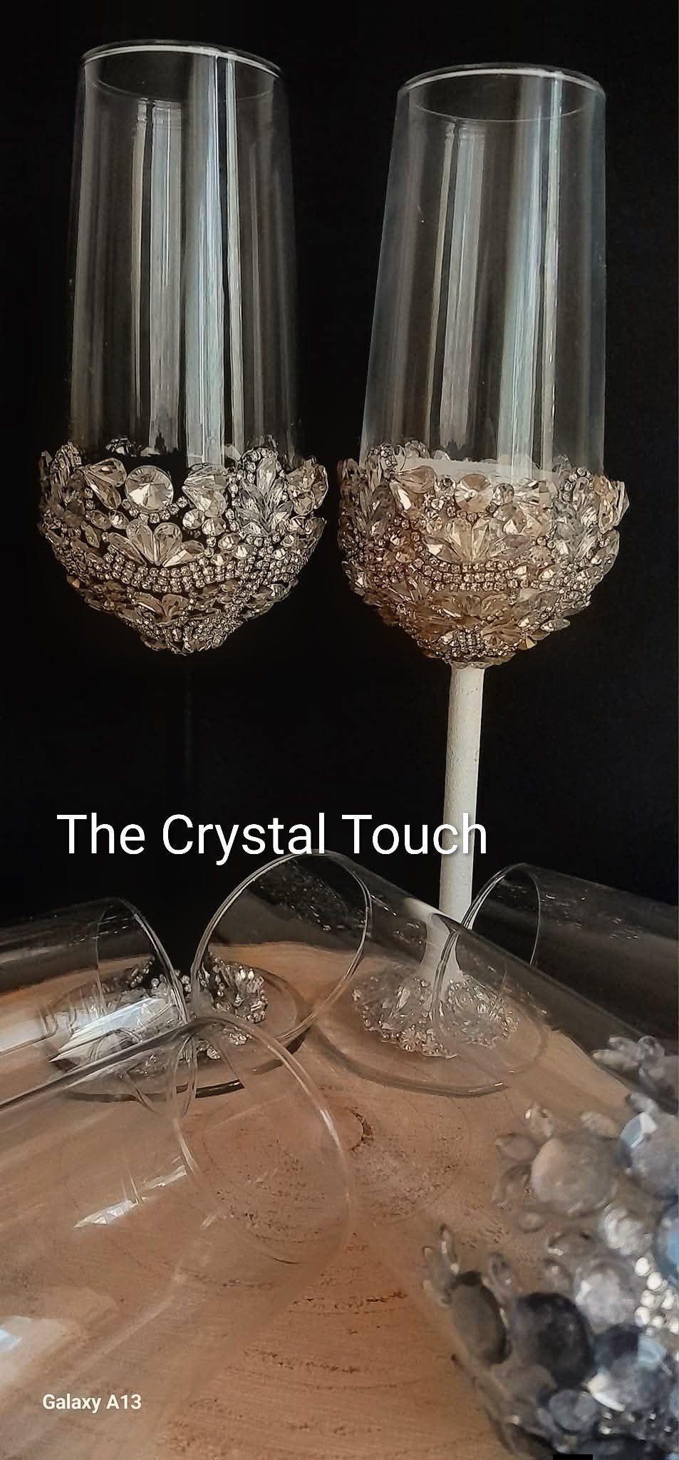 Pahare de nuntă personalizate cu strasuri și ornamente argintii