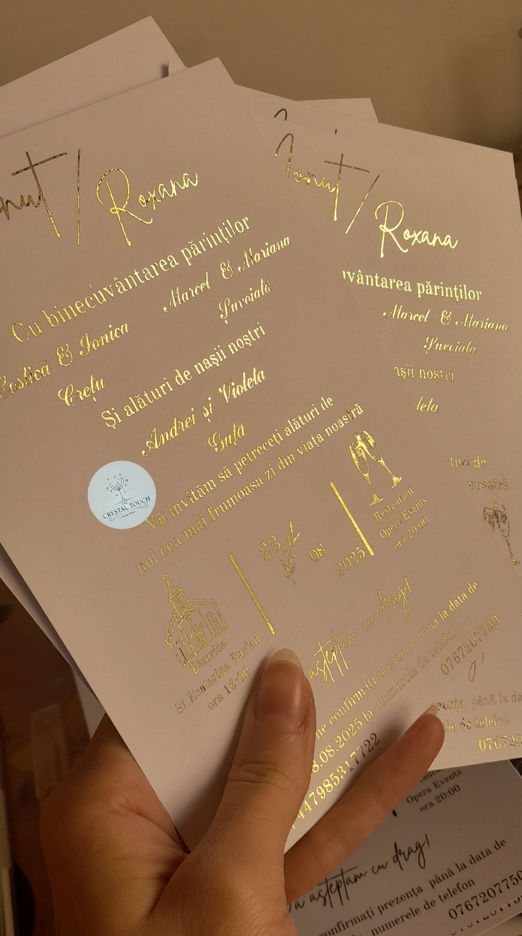 Invitație de nuntă cu copertă colorată, sigiliu și flori naturale